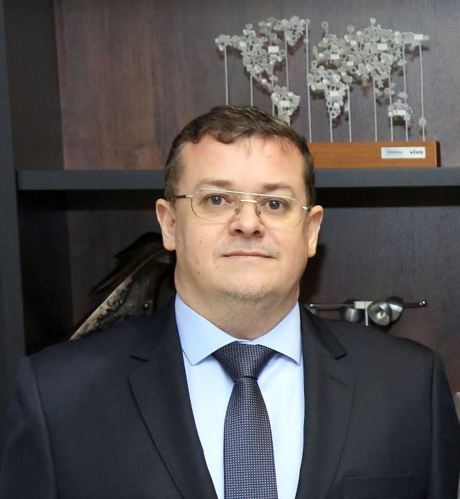 Dr. Luis Eduardo Antunes Vieira